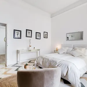 Living Repubblica , Roma Italia